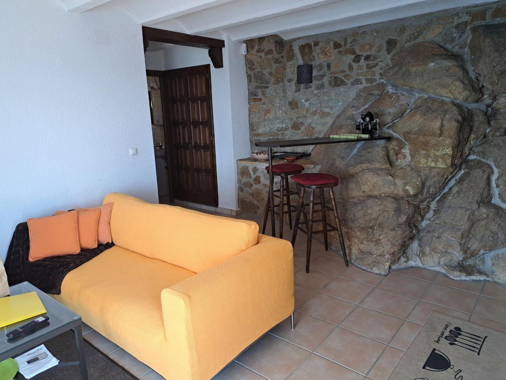 Mit Grosser Terrasse Und Fantastischem Blick Ueber Den Golf Von Roses. Apartamento Rosas