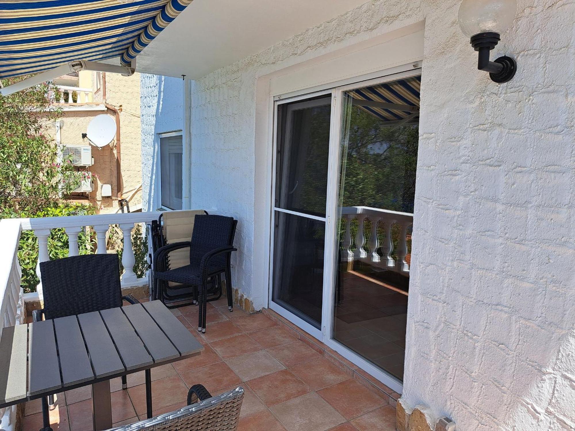 Apartment Mit Grosser Terrasse Und Fantastischem Blick Ueber Den Golf Von Roses. Roses